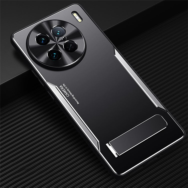 For vivo X90 Pro 5G TPU+Aluminium Alloy Shockproof Case Kickstand Phone Cover - Silver