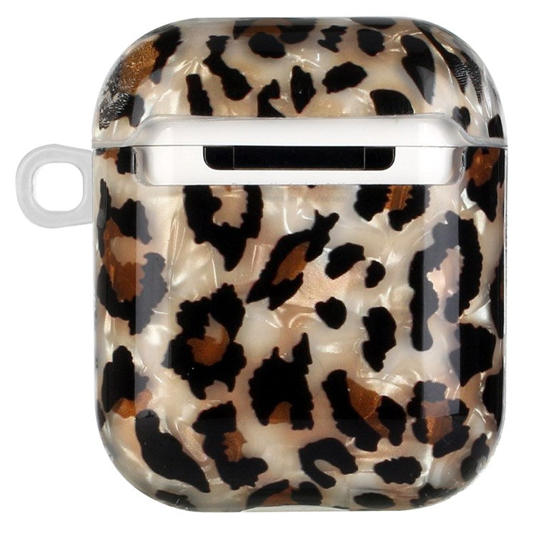 For Apple AirPods with Charging Case (2016)/(2019)/AirPods with Wireless Charging Case (2019) Shell Grain Earphone Case Pattern Printed IMD TPU Earbud Protector with Hook - Leopard