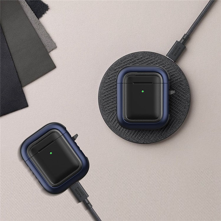 For Apple AirPods with Charging Case (2016)/(2019)/AirPods with Wireless Charging Case (2019) Anti-drop Earbuds Protective Case Earphone Cover with Hook - Black/Blue