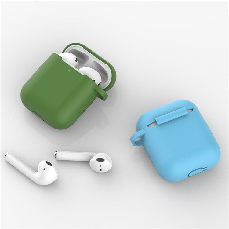 For Apple AirPods with Charging Case (2016)  /  (2019)  /  AirPods with Wireless Charging Case (2019) Silicone Case Earphone Cover with Carabiner - Red